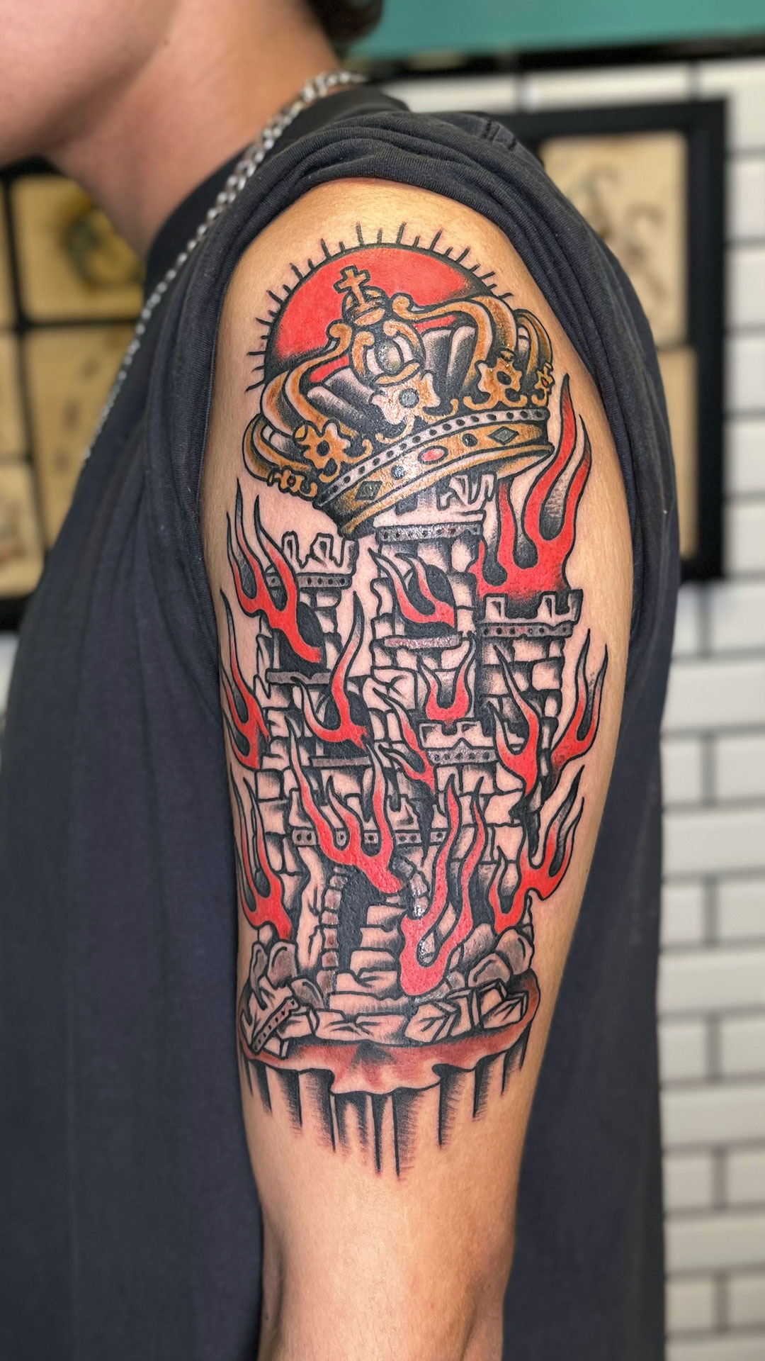 Crane-Tattoo-Piercing-Boutique-castillo-en-llamas-san-tatuador