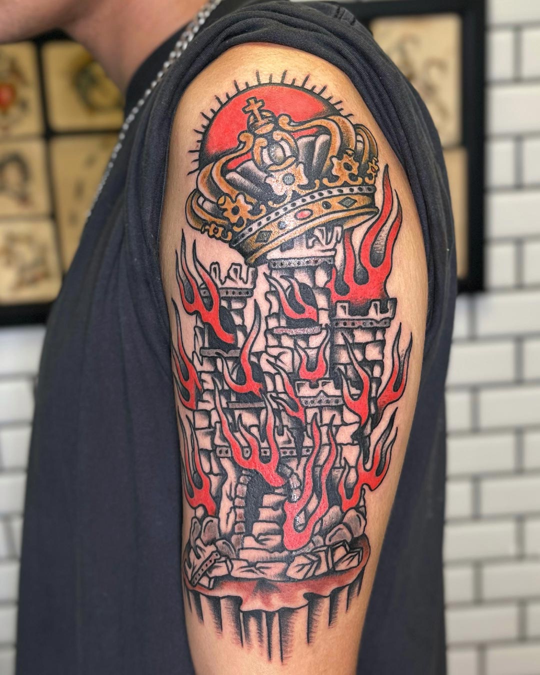 Crane-Tattoo-Piercing-Boutique-castillo-san-tatuadora