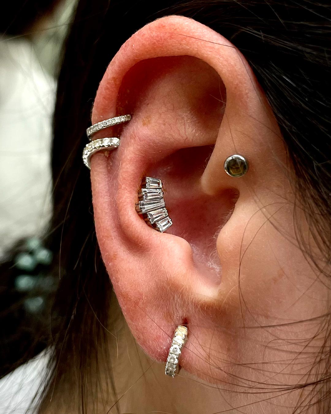 Composición piercings oreja