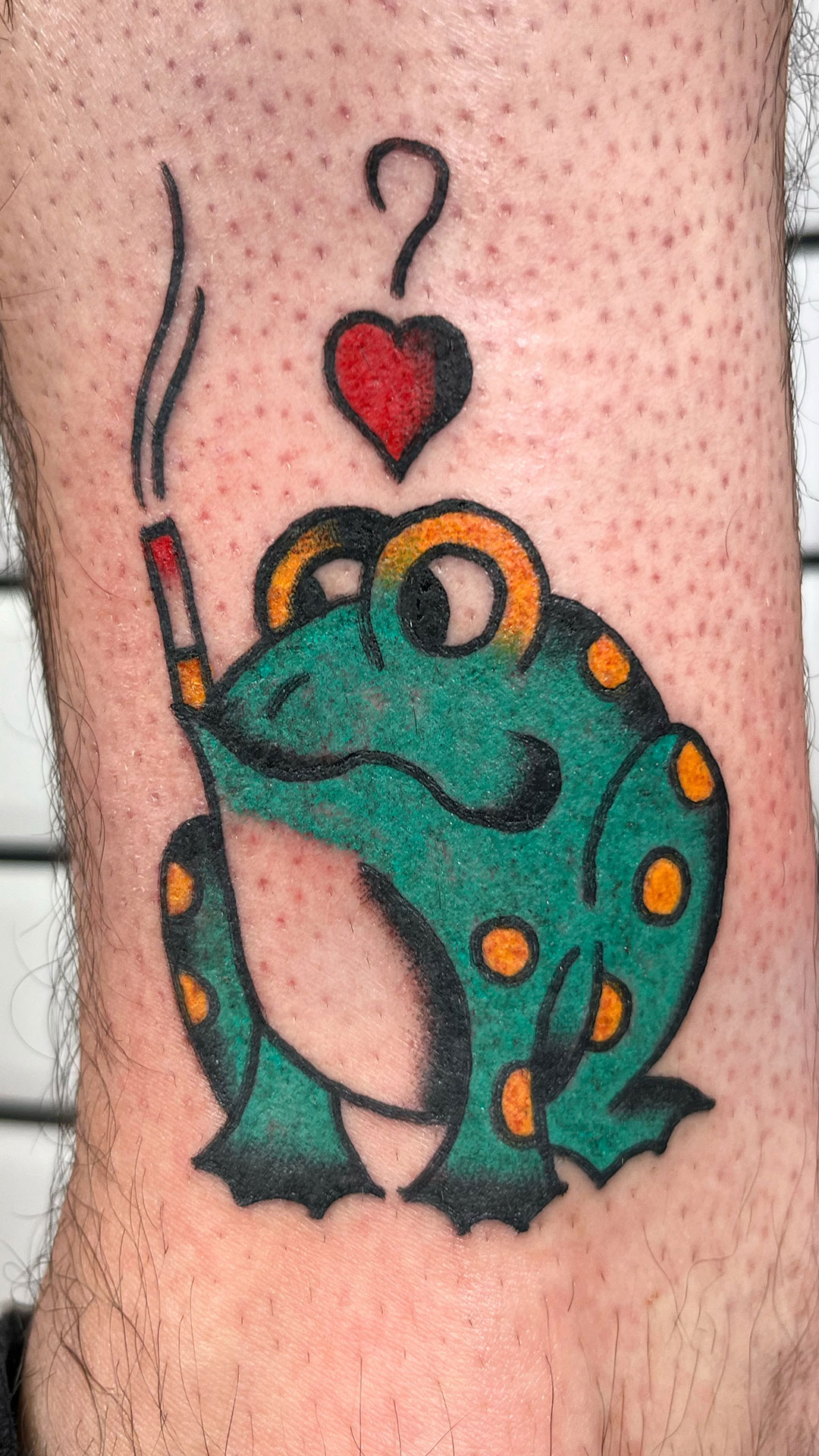 Crane-Tattoo-Piercing-Boutique-sapo-cigarro-alberto-tatuador