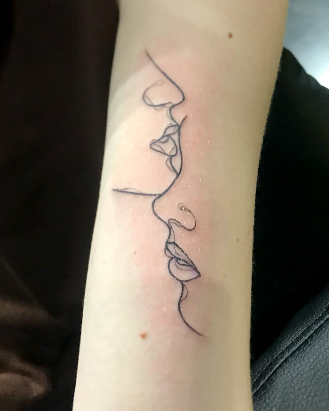 Crane-Tattoo-Piercing-Boutique-rostros-tatuaje-lineal