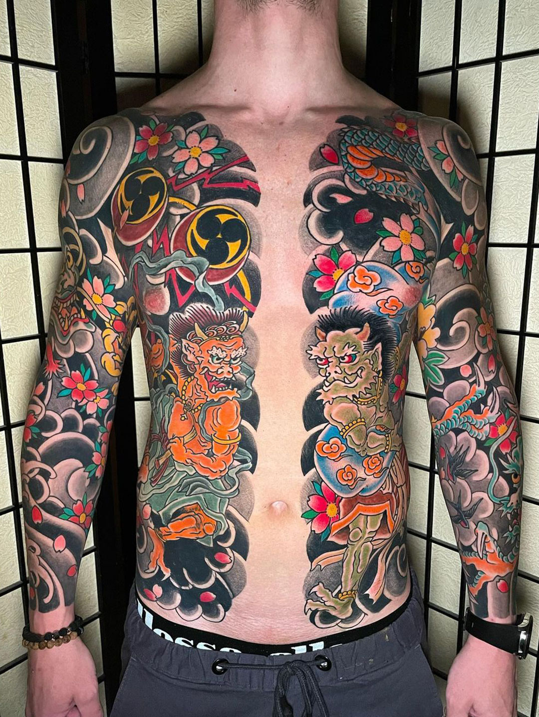 Crane-Tattoo-Piercing-Boutique-tattoo-tatuaje-body-suite-tradicional-japones-Ariel-tatuador-mobile