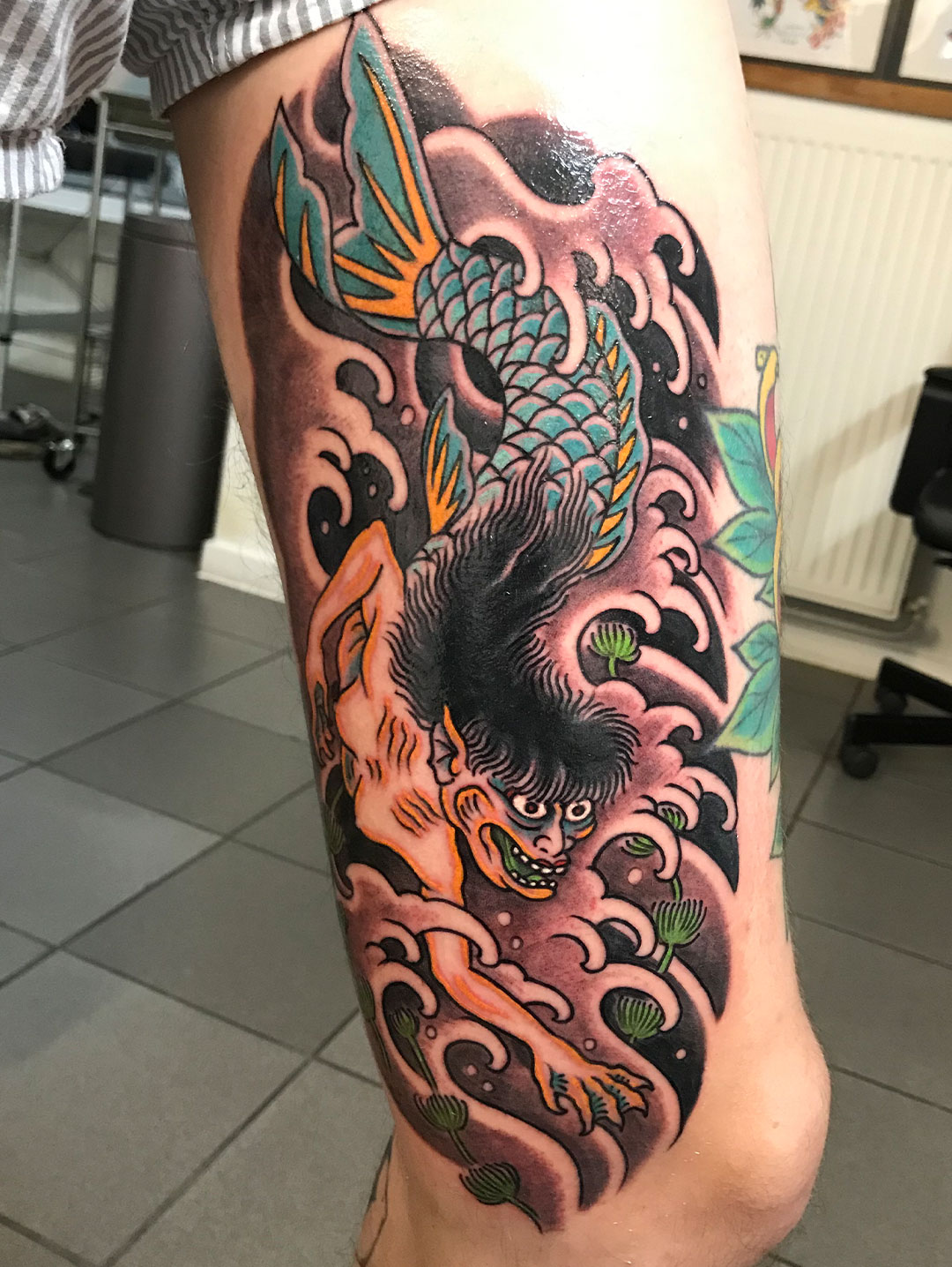 Crane-Tattoo-Piercing-Boutique-tattoo-tatuaje-yokai-mar-tradicional-japones-Ariel-tatuador-mobile