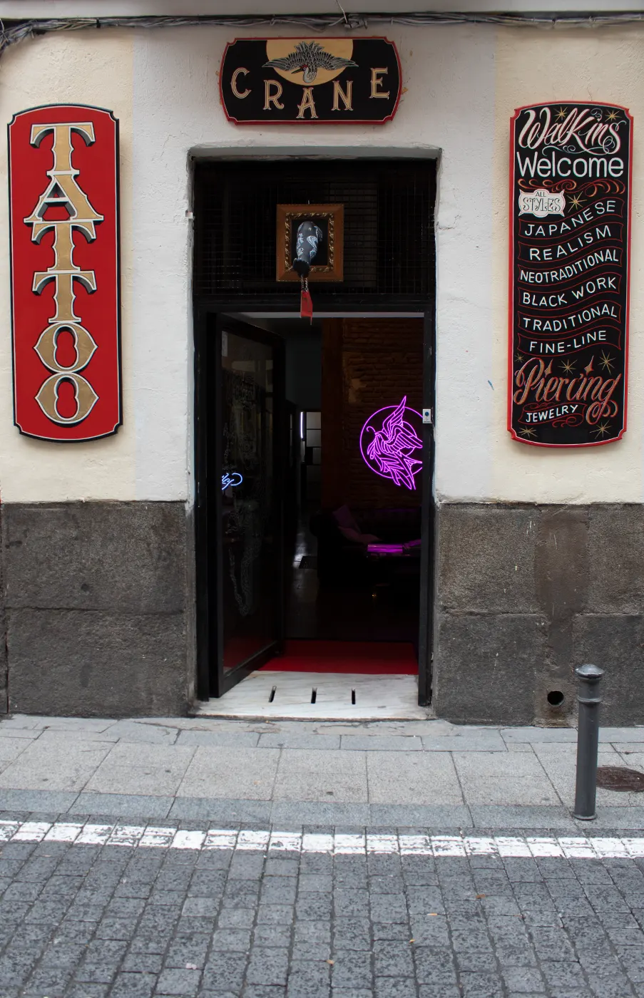 Crane-Tattoo-Piercing-estudio-tribunal-1